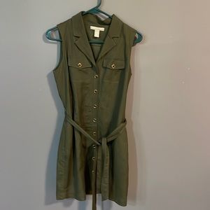 Green sleeveless dress
